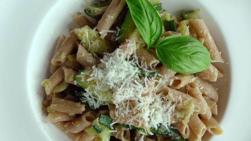 Italiaans pasta recept met courgette en basilicum